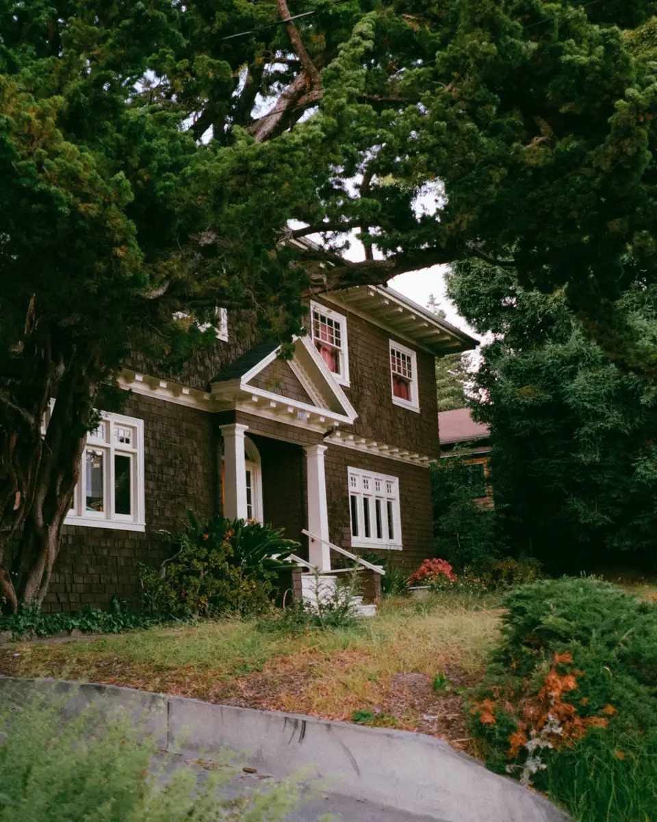 An older house of the kind found in North End and Proctor